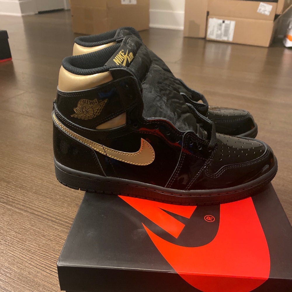 Jordan 1 High Og Black/Metallic gold